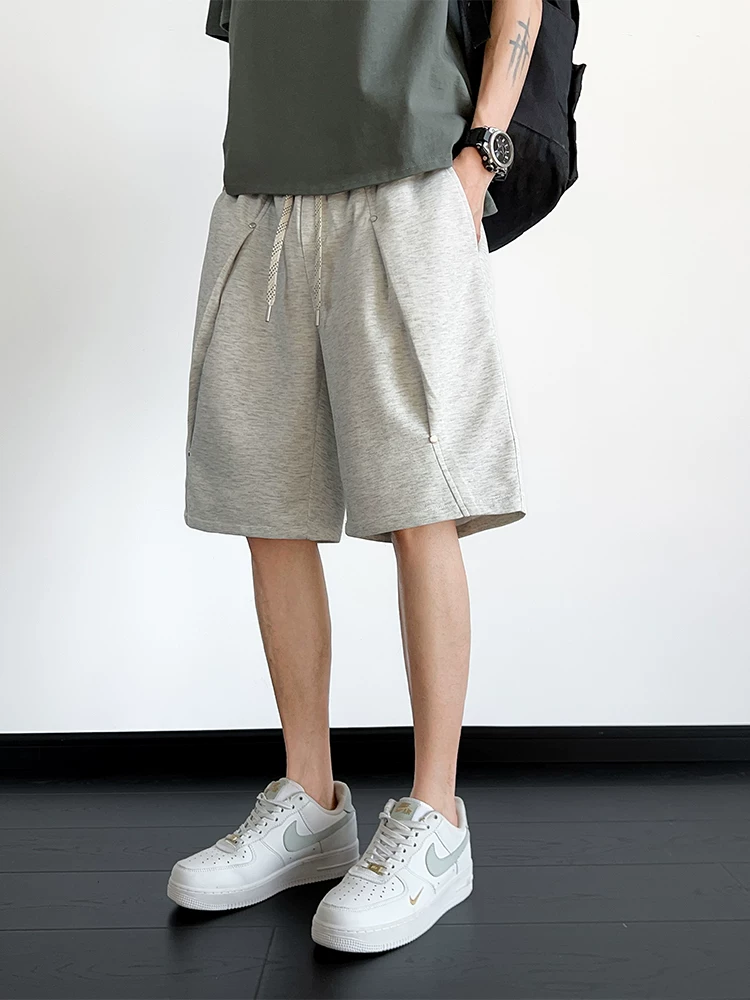 Quần short thể thao Jeanswest chất liệu lụa băng thoáng khí năm phần dành cho nam, quần short mùa hè cao cấp mỏng mát thân thiện với làn da.