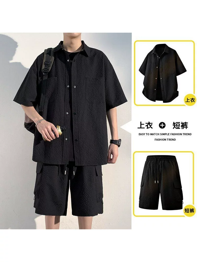 Bộ đồ thể thao mùa hè nam Jeanswest chất liệu vải gạc bong bóng lụa đá mát mẻ, áo sơ mi ngắn tay hai mảnh mới năm 2025