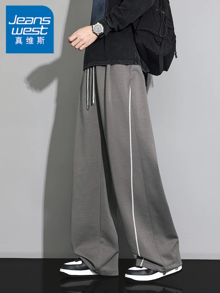 Quần dài nam Jeanswest chất liệu dày dặn, dáng suông rộng rãi, phong cách thường ngày, xu hướng xuân thu, thương hiệu cao cấp, có dây rút, phối màu nổi bật.
