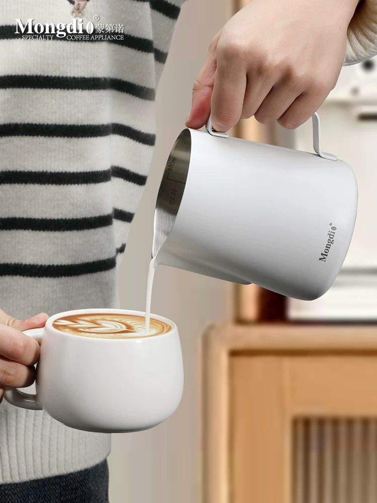 Bình tạo bọt sữa bằng thép không gỉ chuyên dụng, kiểu dáng chuyên nghiệp, vòi nhọn, dùng cho pha cà phê Latte Art tại nhà.