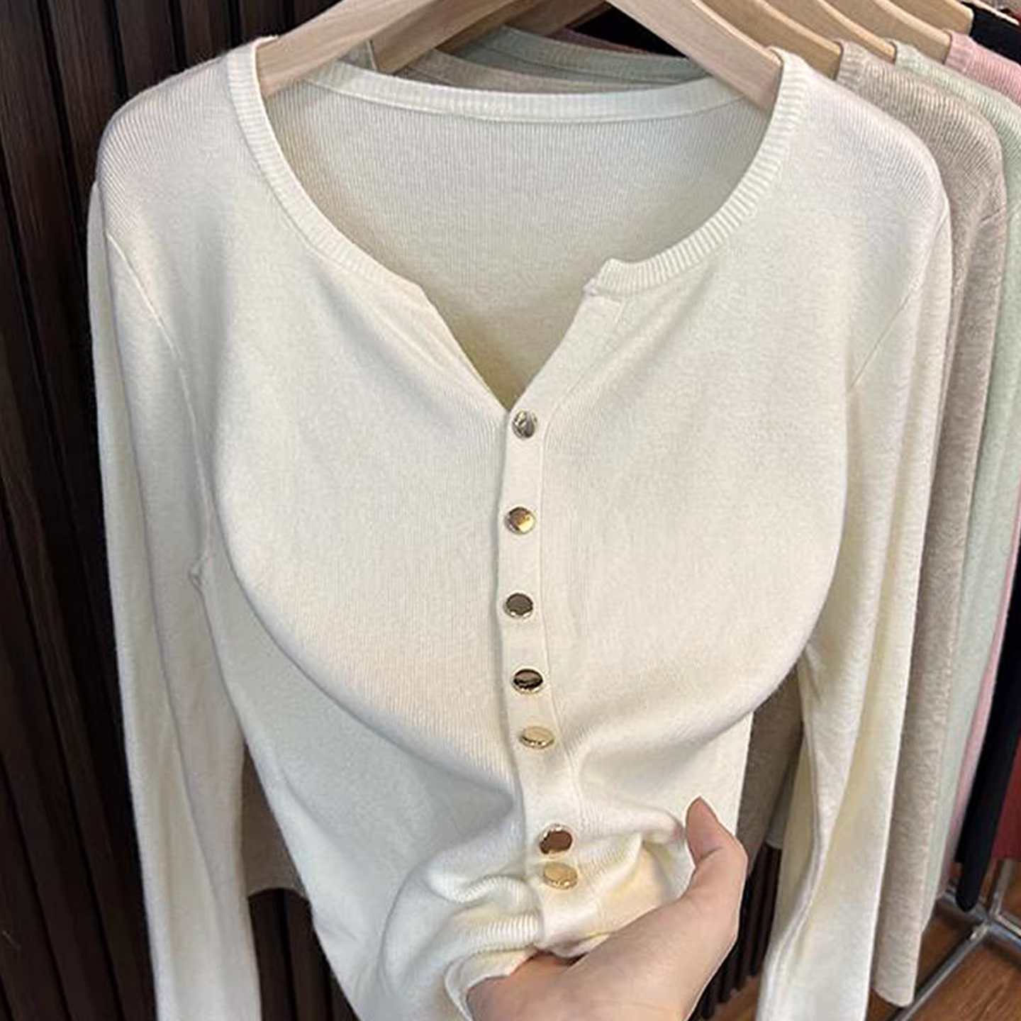 Hàng thanh lý: Hàng xuất dư, cắt mác, màu trơn, khóa kim loại, cổ chữ V, áo cardigan dệt kim dài tay dành cho nữ, mùa thu đông, chất liệu mềm mại và hợp thời trang.