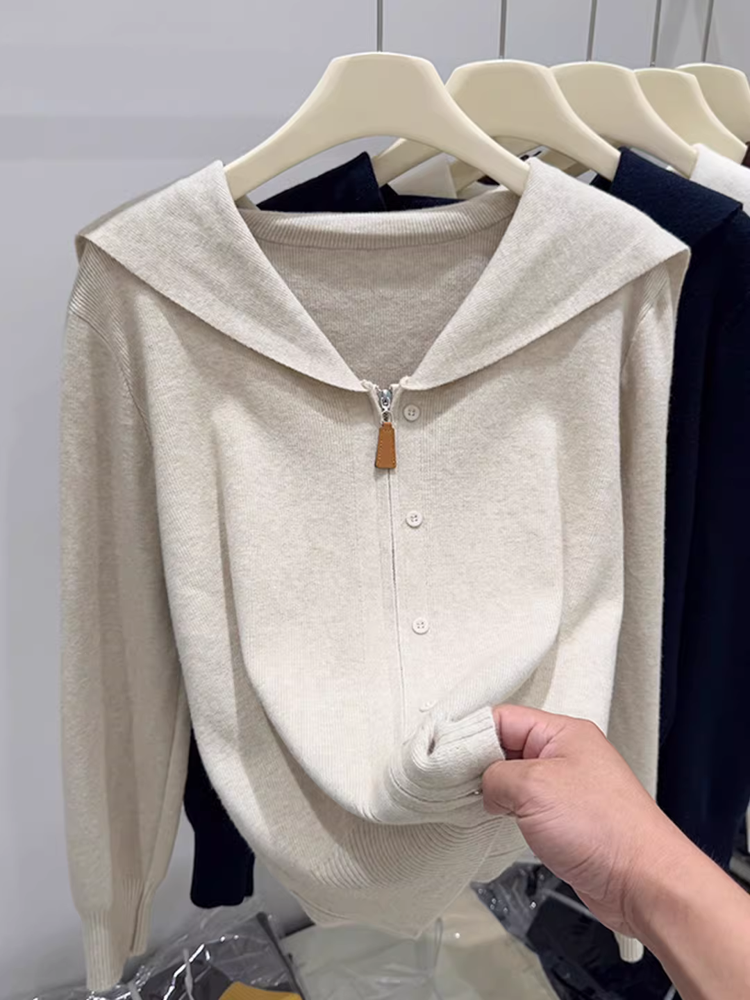 Áo khoác cardigan dệt kim có khóa kéo, cổ áo trễ vai, hàng hiệu giảm giá, dành cho nữ, mặc trong mùa thu đông, kiểu dáng rộng rãi và tôn dáng.