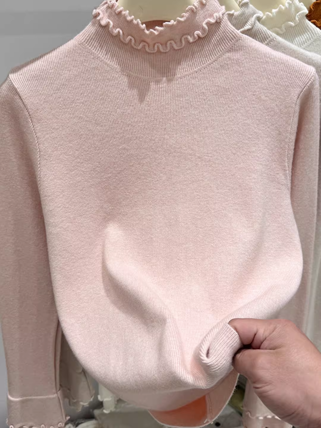 Quần áo nữ giảm giá có nhãn hiệu, áo sơ mi dệt kim cổ cao nửa cổ xếp nếp ngọt ngào, áo lót dài tay mùa thu đông, hợp thời trang.