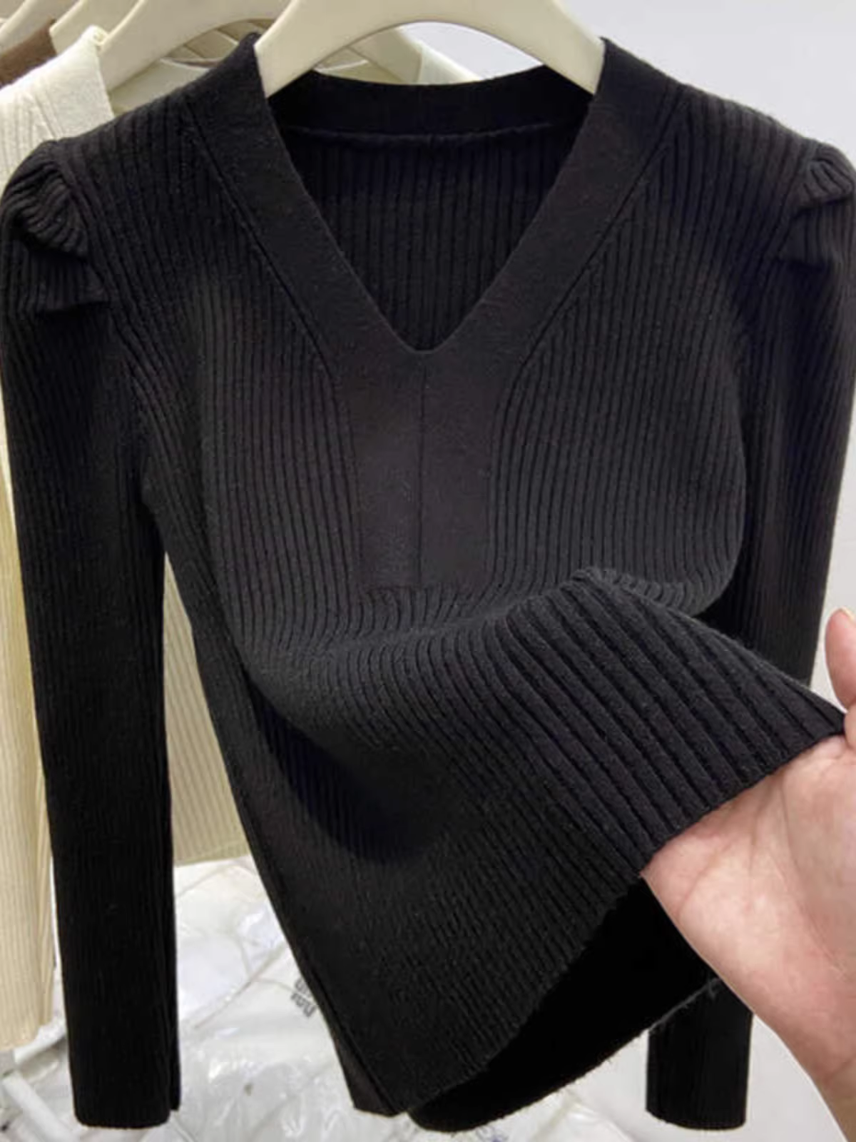 Áo thun nữ kiểu dáng châu Âu, giảm giá, có nhãn cắt, tay phồng, ôm sát, chất liệu dệt kim, kiểu dáng thời trang, tay dài.