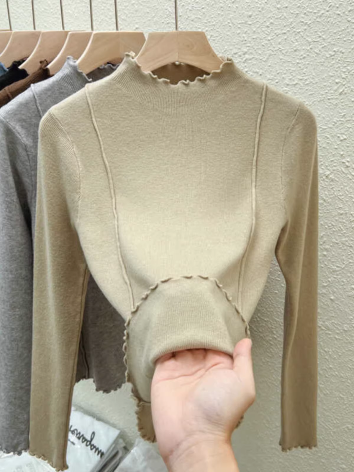 Giảm giá thanh lý quần áo nữ châu Âu, áo len cổ cao nửa cổ giảm giá, áo len chui đầu cho mùa thu đông, áo ấm.