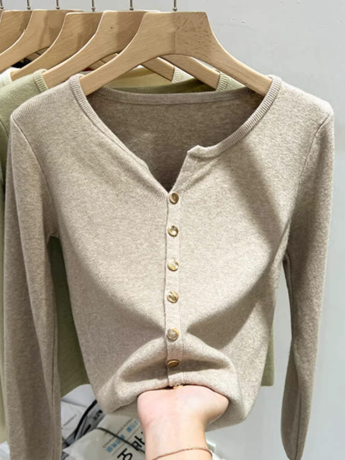 Áo sơ mi nữ dài tay mùa thu đông kiểu mới, dáng ôm, kiểu cardigan thanh lịch, giảm giá thương hiệu Châu Âu