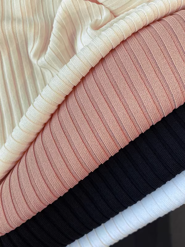 Áo camisole nữ xuất khẩu, kiểu dáng đơn giản ôm body, chất liệu dệt kim sọc, cổ V, không tay, vai rộng, giảm giá.