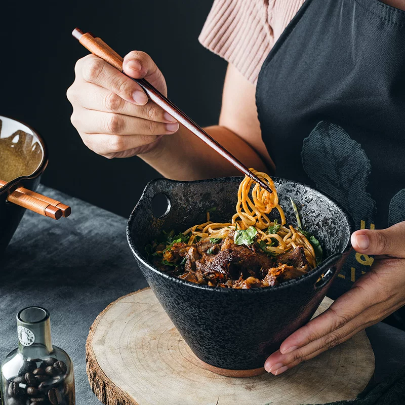 Bát mì gốm sứ kiểu Nhật cổ điển với lớp men sáng tạo, bát súp gia dụng, bát đựng salad trái cây, bát đựng đũa có hai quai cá nhân hóa.
