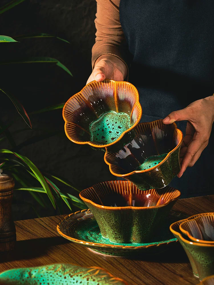 Bộ đồ ăn gốm sứ men dưới men Cảnh Đức Trấn, bát đĩa hình dạng bất quy tắc phong cách Trung Hoa cổ điển, bát đĩa hoa văn tráng men cao cấp dùng trong gia đình.