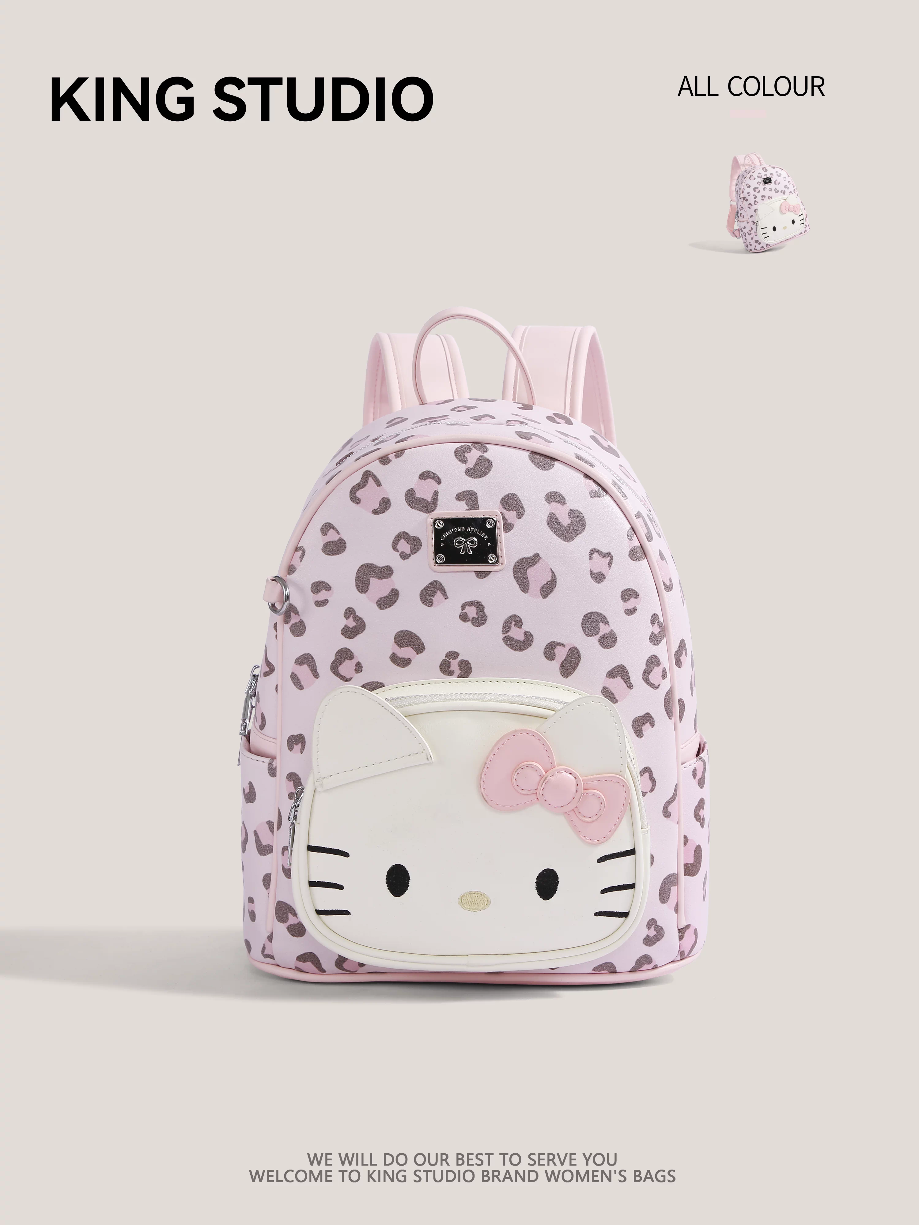 Ba lô Hello Kitty in họa tiết báo hồng phong cách ngọt ngào và cá tính dành cho nữ, mẫu mới 2025, đa năng, dùng được cho học sinh, sinh viên, đi làm.