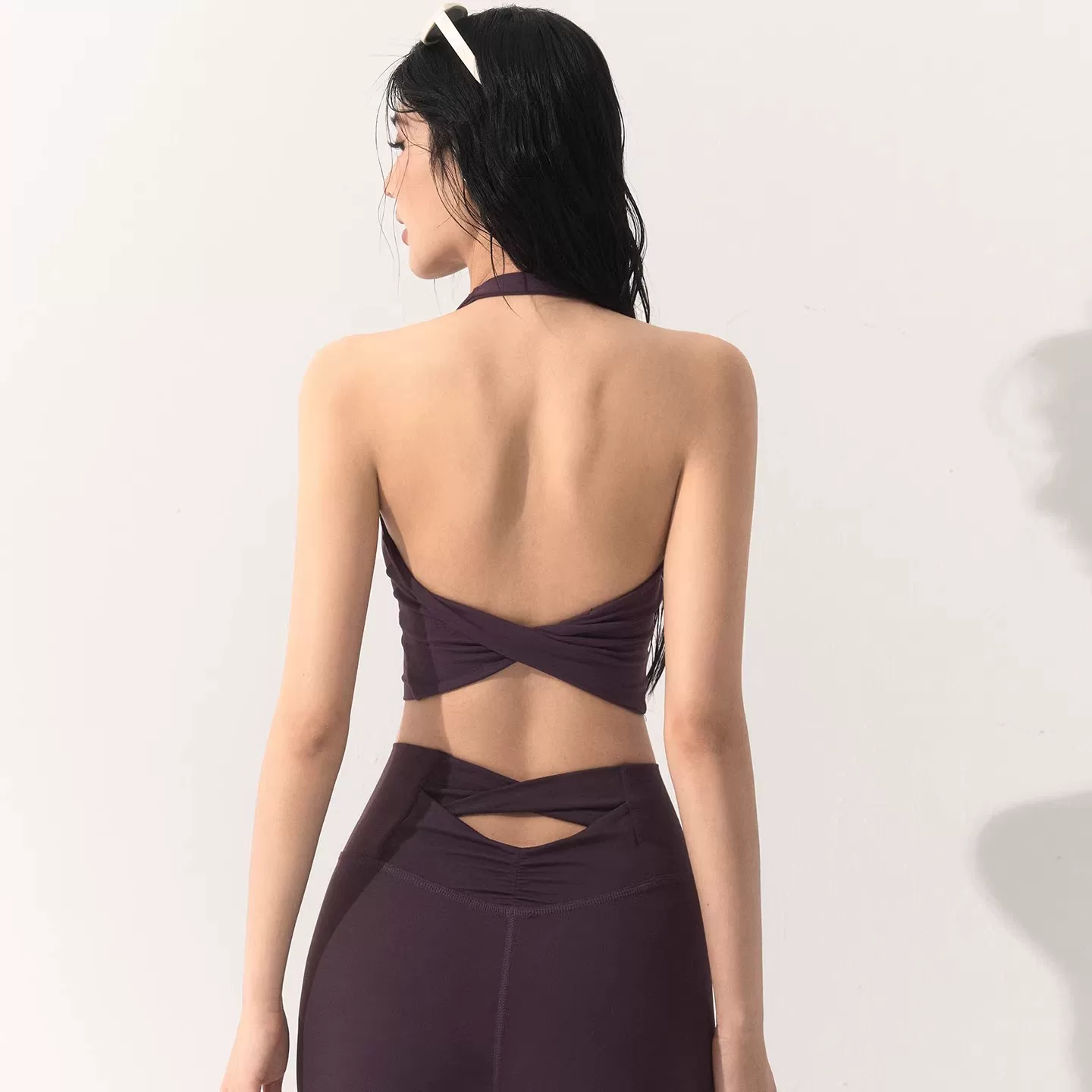 Bộ đồ tập yoga kiểu mới 2026 với áo hai dây cổ halter thiết kế lưng đẹp dành cho nữ, bộ đồ thể thao Pilates liền thân kèm áo ngực thể thao.