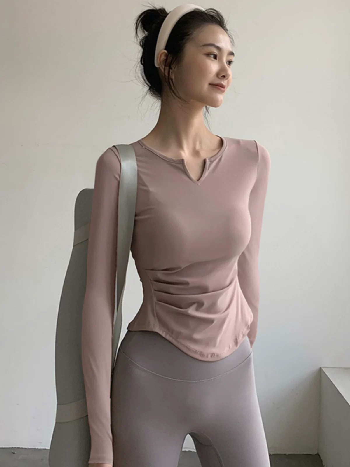 Quần áo tập yoga phong cách mới Áo thun thể thao chạy bộ dành cho nữ mùa thu đông Áo tập thể dục dài tay cao cấp Quần áo tập Pilates