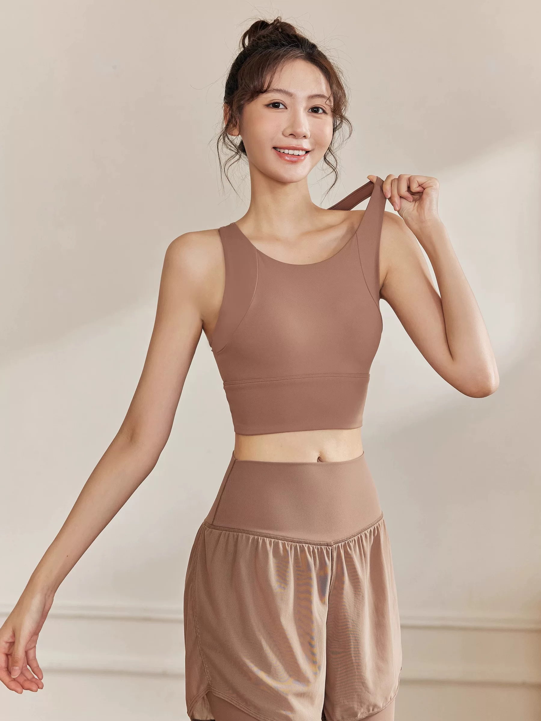 Áo thể thao liền thân, chống sốc, thoáng khí, nâng đỡ tốt, áo tập yoga, áo tập gym nữ mới 2024