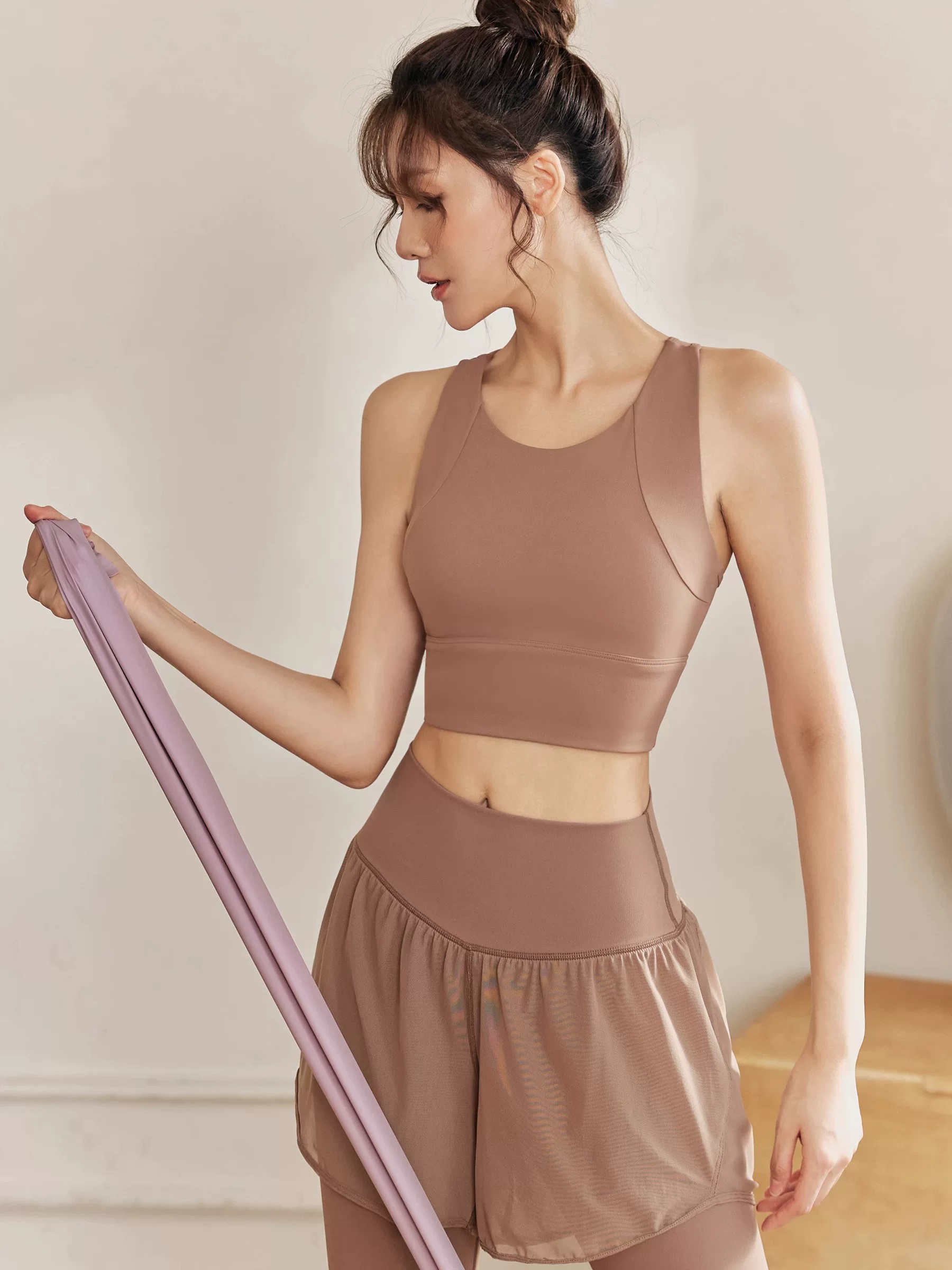 Áo thể thao liền thân, chống sốc, thoáng khí, nâng đỡ tốt, áo tập yoga, áo tập gym nữ mới 2024