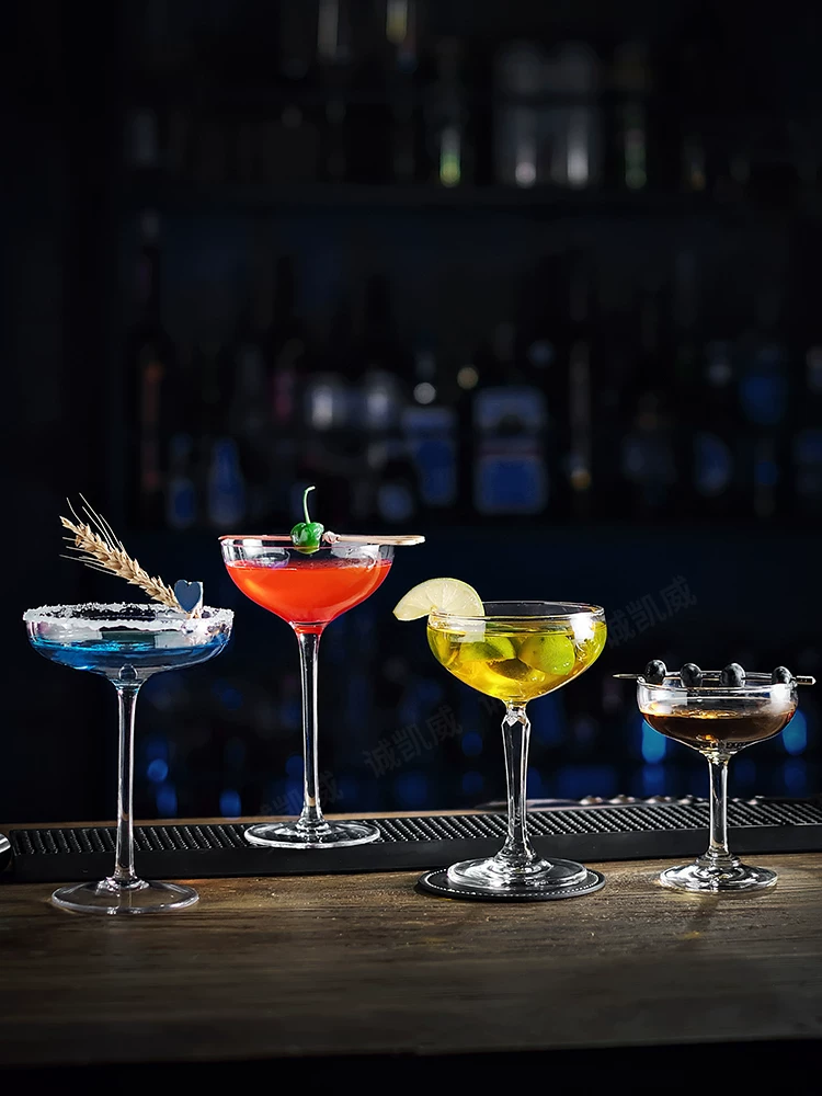 Ly cocktail Nhật Bản, quầy bar sáng tạo, ly martini, tháp ly, ly pha lê, ly margarita