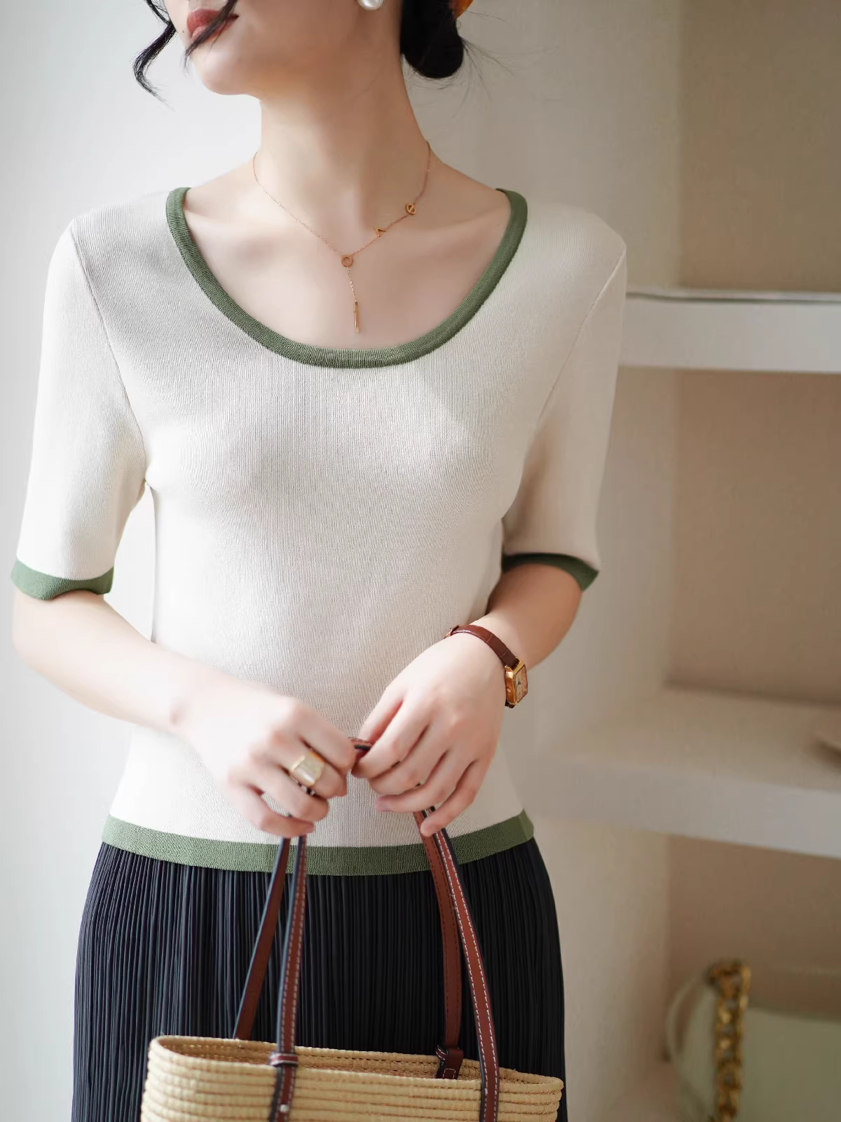 Ánh sáng ngọt ngào mùa hè với màu sắc tương phản, thích hợp cho người có vóc dáng nhỏ nhắn, áo thun dệt kim ngắn cổ chữ U vừa vặn, thoáng mát và thoáng khí dành cho nữ, áo nửa tay mùa hè.