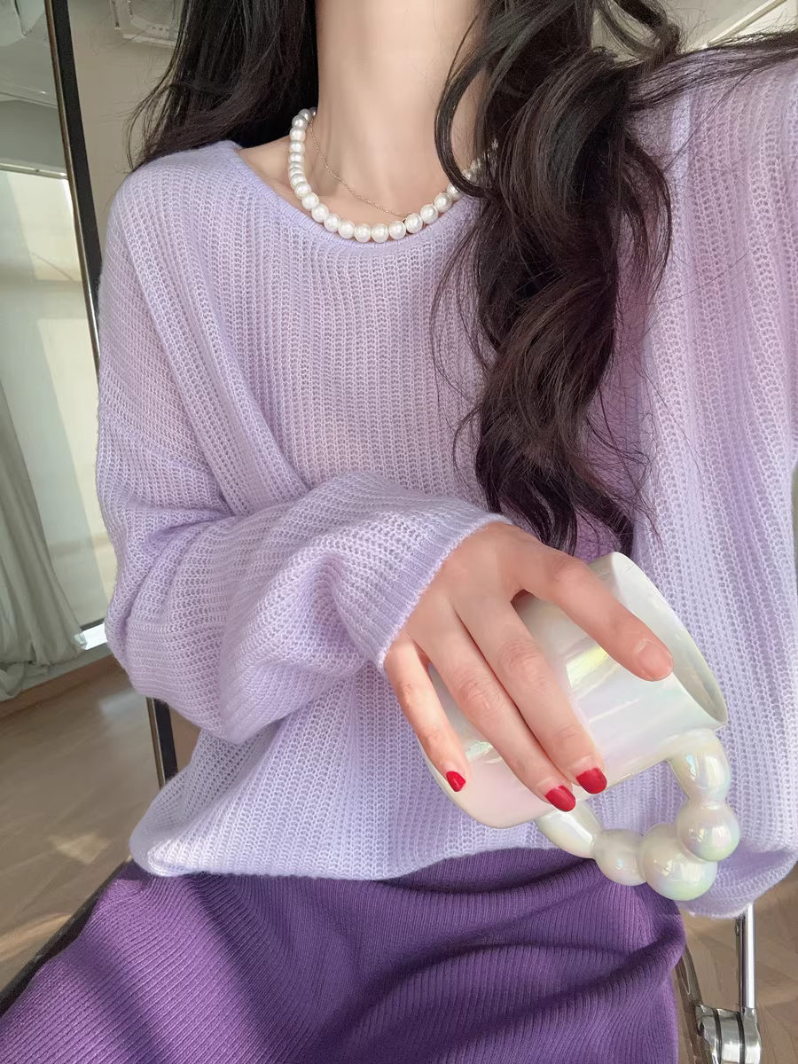 Nhẹ nhàng và lãng mạn, len Tencel thân thiện với làn da và không gây kích ứng, áo dệt kim cổ tròn mềm mại và rộng rãi, phong cách lười biếng dành cho phụ nữ vào đầu mùa xuân.