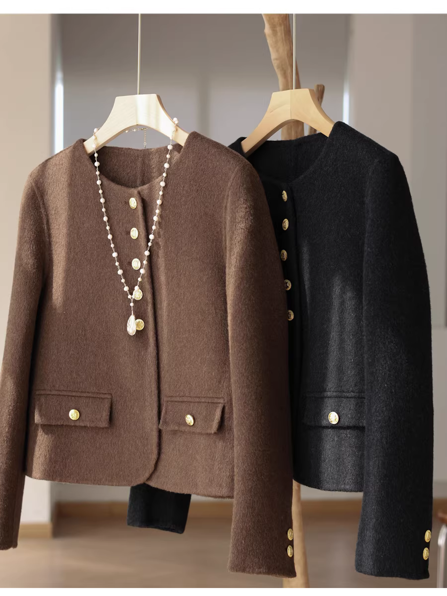 Khóa nhỏ bằng vàng chạm nổi theo phong cách Baroque! Áo khoác làm bằng vải len hai mặt, kiểu dáng rộng, tôn dáng, áo khoác ngắn dành cho phụ nữ nhỏ nhắn, mùa xuân.