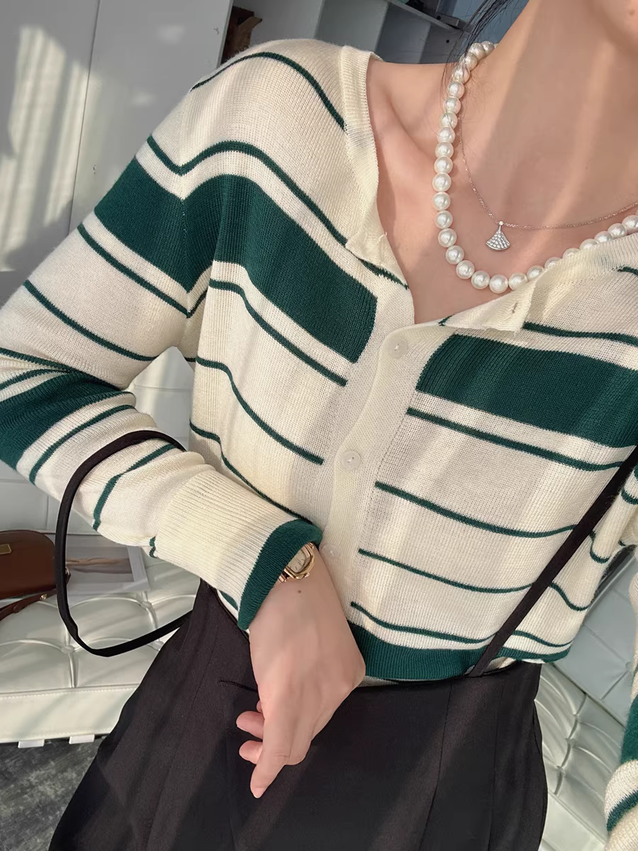 Ưu đãi đặc biệt! Áo len sọc mềm mại và thân thiện với làn da kiểu Pháp, dáng rộng, tôn dáng, cổ tròn, áo len dệt kim một hàng khuy dành cho nữ, mùa thu.