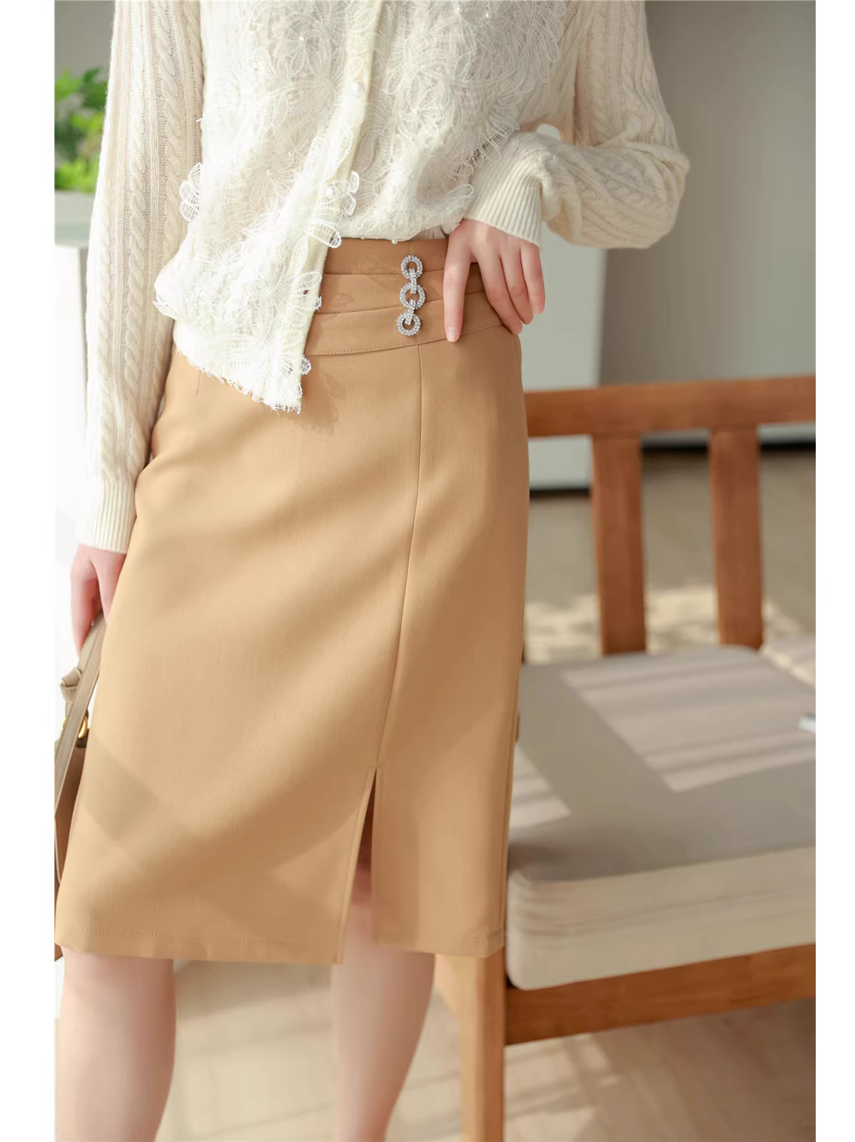 Chuyên nghiệp và tinh tế! Màu lạc đà cổ điển và dễ phối đồ, thanh lịch! Váy thẳng xẻ tà nhỏ nhắn, sành điệu dành cho nữ.