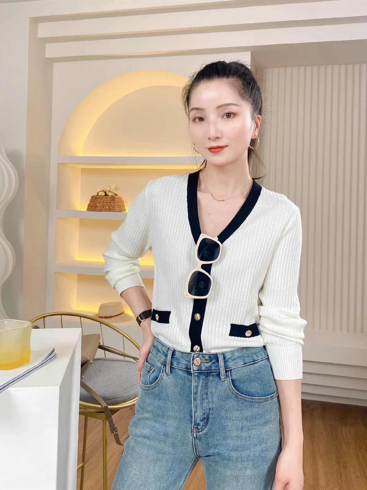 Áo cardigan dệt kim phối màu len cổ điển dành cho nữ, mẫu mới đầu xuân.