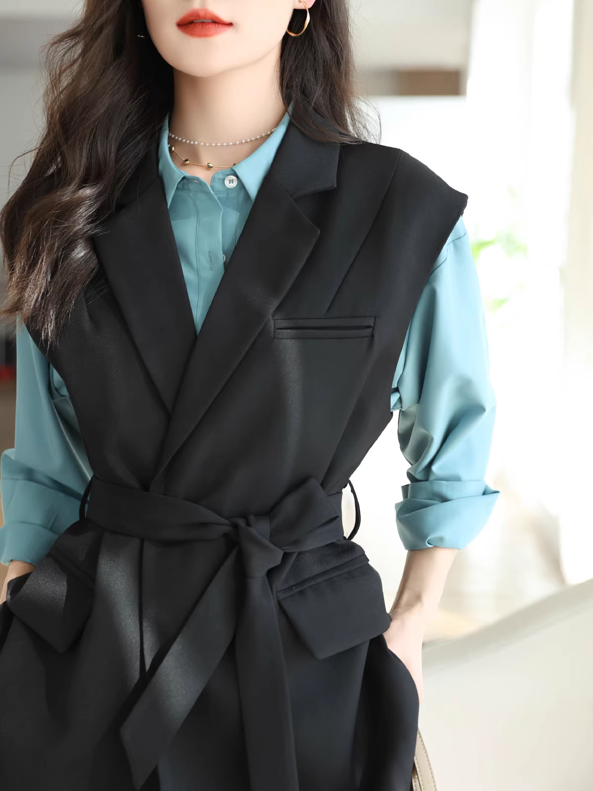 Thời trang nhiều lớp, sành điệu khi đi làm, gọn gàng và bay bổng, áo vest không cần là có thắt lưng, áo khoác thon gọn cho nữ, bộ sưu tập xuân hè mới.