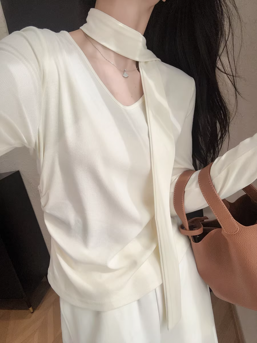 Phong cách đầu thu~ Áo thun tay dài dáng ôm eo, cổ halter, thiết kế cổ chữ V, xếp ly, chất liệu thun, dành cho nữ