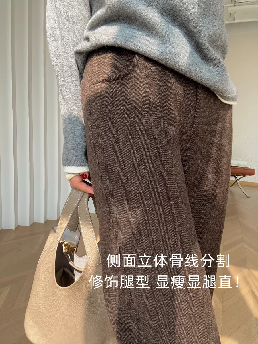 Quần len nữ dáng thẳng, chất liệu len dày dặn, mềm mại, họa tiết xương cá, cạp chun co giãn, tôn dáng, giữ ấm mùa thu đông.