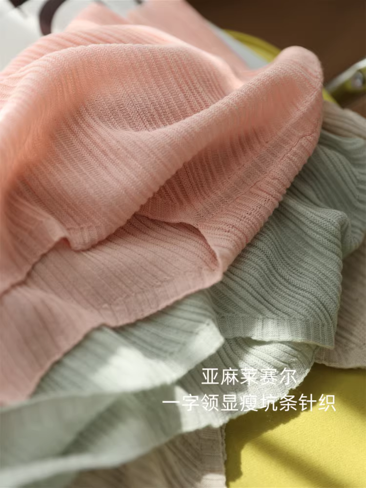 Áo kiểu nữ chất liệu linen lyocell, thiết kế xếp ly ba chiều, dáng ôm thanh lịch, kiểu trễ vai, chất liệu dệt kim gân, mỏng nhẹ, thích hợp cho mùa hè.