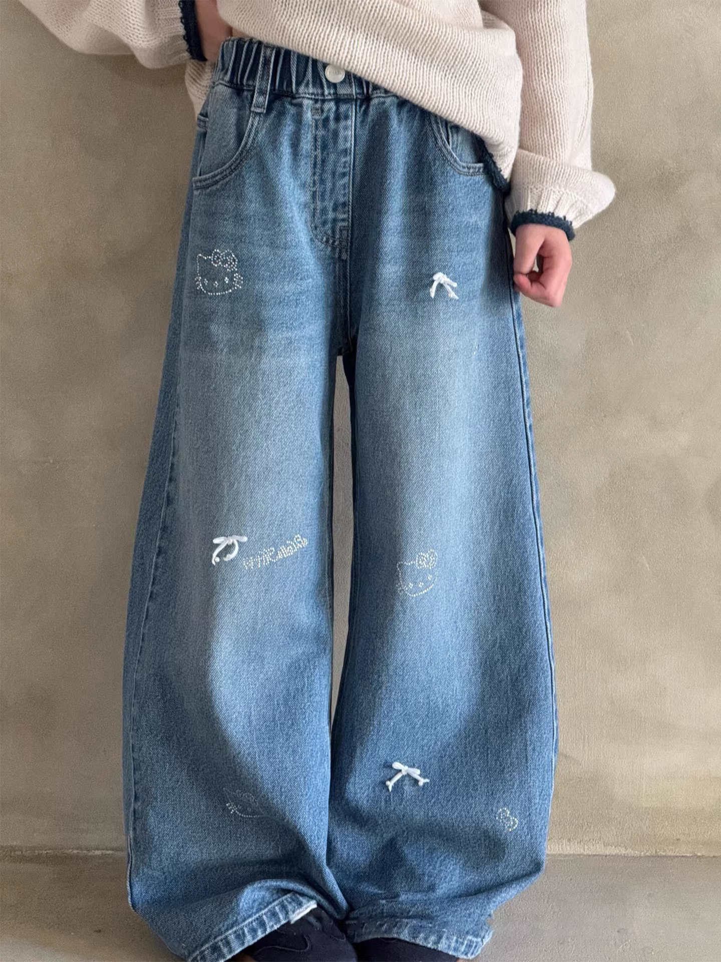 Quần jean nơ mèo KT đính đá cho bé gái, quần ống rộng dáng thẳng mới mùa thu cho trẻ em, đa năng cho bé gái lớn tuổi.