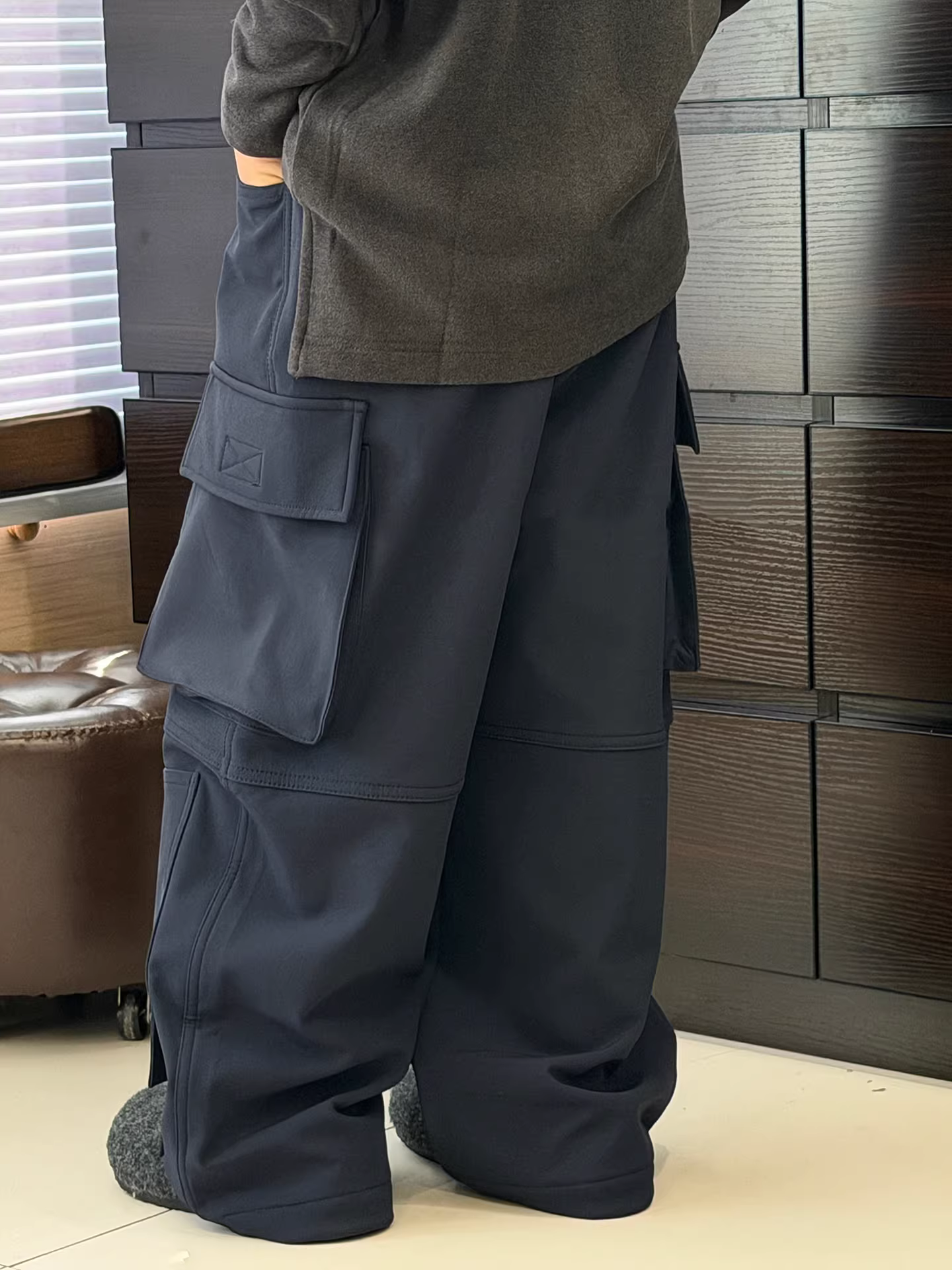 Quần áo trẻ em quần cargo lót lông cừu cho bé trai quần dày rộng đa năng cho bé gái quần ống thẳng phong cách quần ống rộng thường ngày