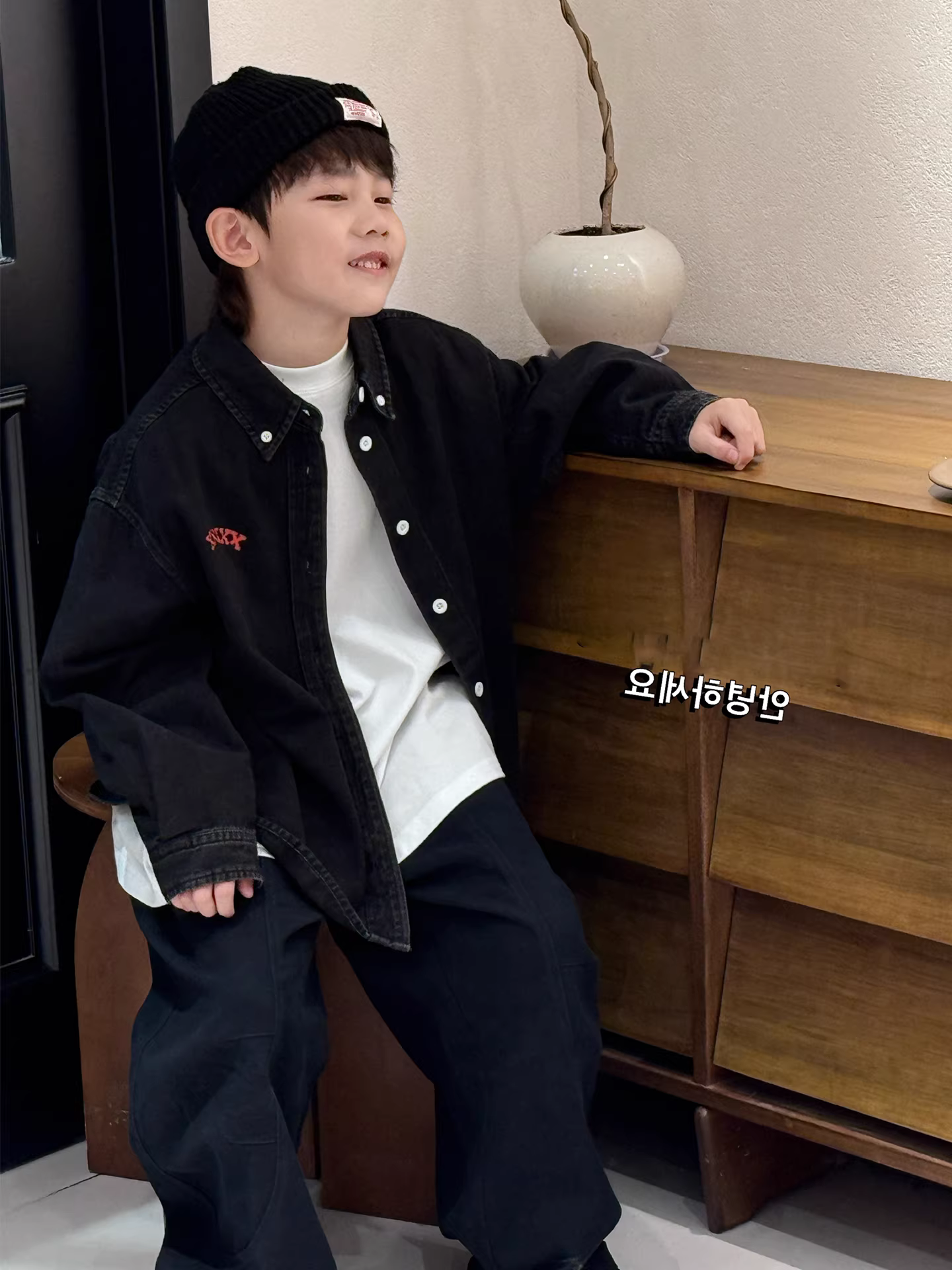 Áo sơ mi denim bé trai xuân thu 2025 kiểu mới trẻ trung, cổ trụ, thời trang, tay dài, dáng rộng, thoải mái