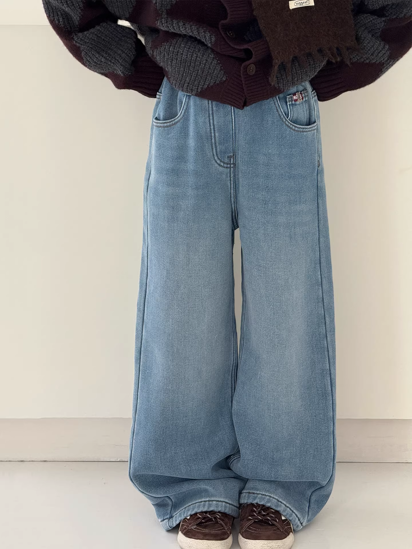 Quần áo trẻ em unisex phong cách mùa đông, quần jean lót lông cừu đơn giản và đa năng, quần ống rộng, quần ống thẳng, quần thường ngày cho người nhỏ nhắn.