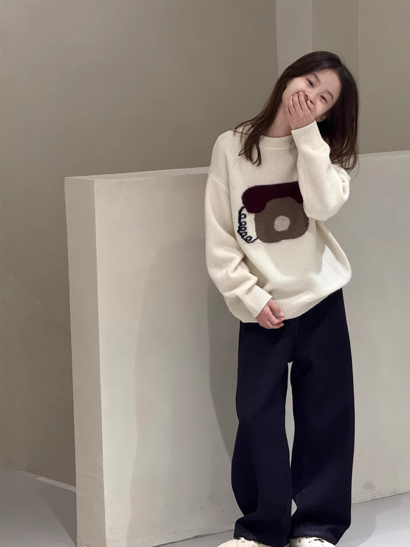 Quần jean lót lông cừu họa tiết trái tim màu xanh đậm dành cho nữ, phong cách mới thu đông 25, quần ống đứng dáng ôm, quần ống rộng kiểu Hàn Quốc nhỏ nhắn.