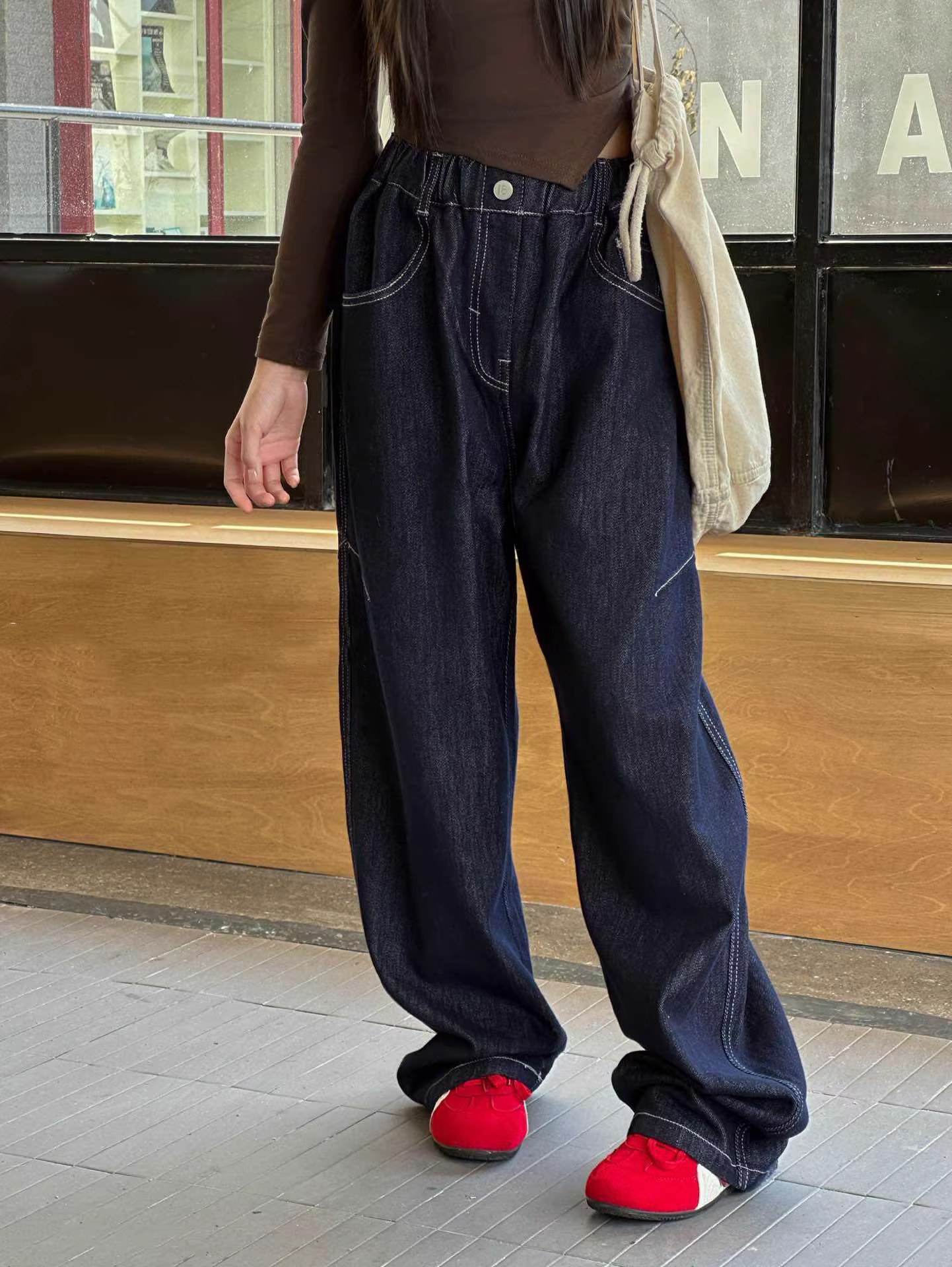 Quần jean nữ phong cách mùa thu quần ống thẳng cỡ vừa và lớn dành cho trẻ em quần dài ống rộng màu xanh đậm quần dài dáng rộng thường ngày đa năng quần áo trẻ em hợp thời trang