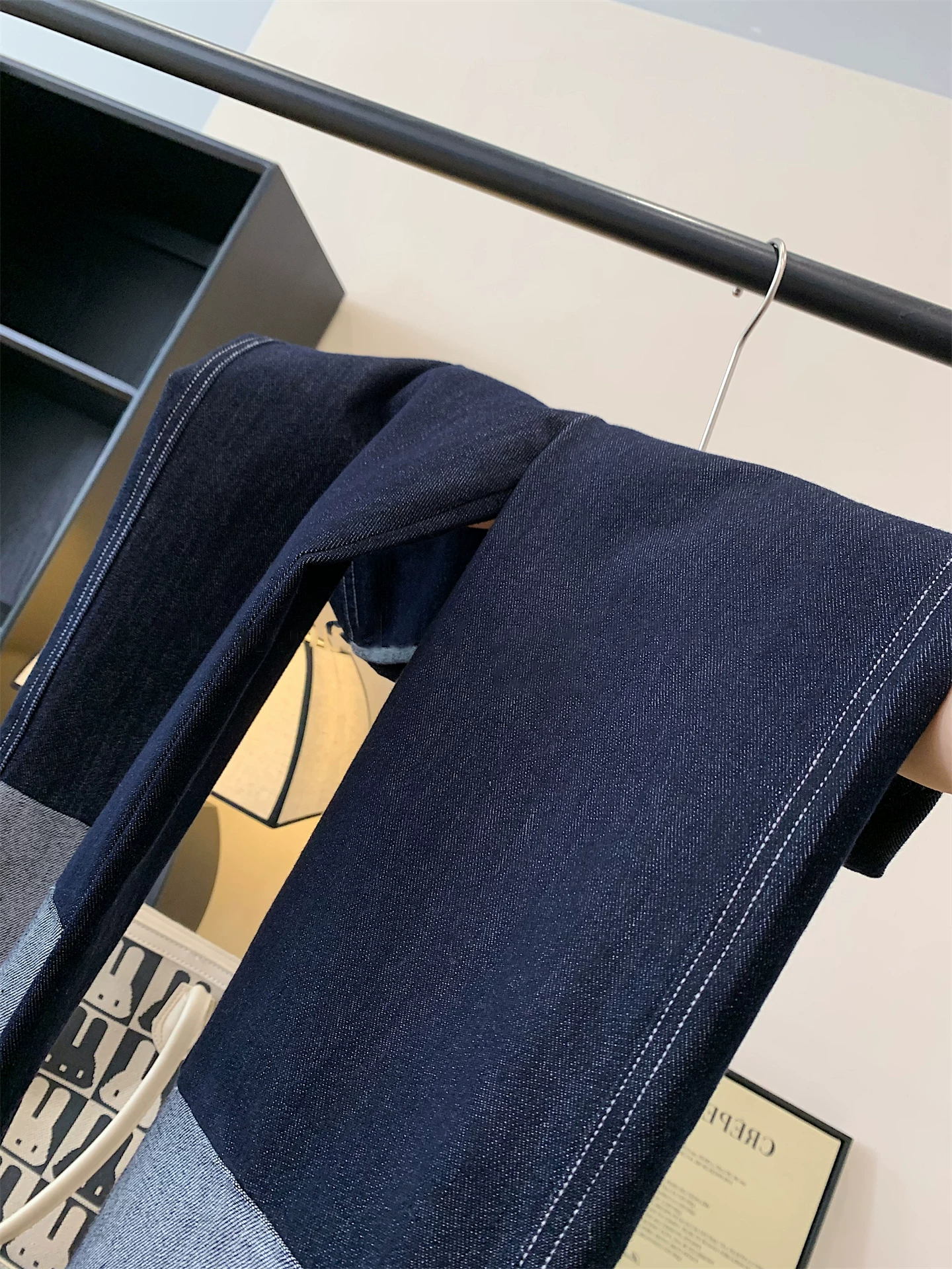Quần jeans phối màu đa năng cho bé gái, kiểu dáng rộng rãi, chất liệu denim đã qua xử lý, mùa thu 2025, dành cho trẻ lớn hơn