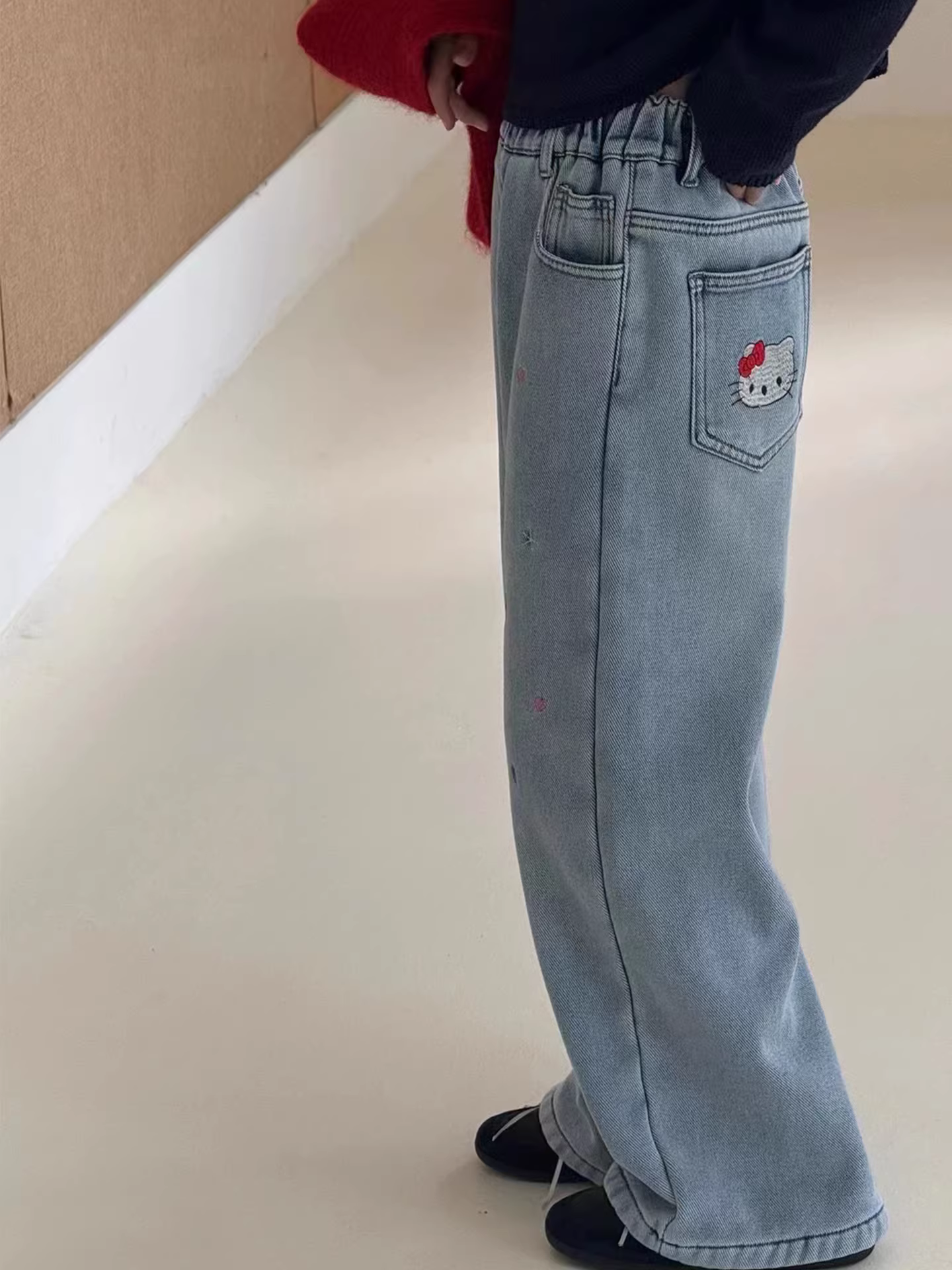 Quần áo mùa đông cho bé gái, lót lông cừu và dày dặn, quần jean ống thẳng có nơ hình mèo kitty, quần ống rộng, quần thường ngày.