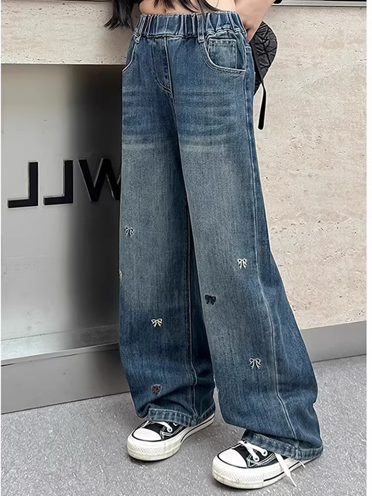 Quần jean nữ 25 mùa thu đông quần lót lông cừu trẻ em quần ống đứng thêu hình bướm sành điệu quần ống rộng đa năng cho trẻ lớn