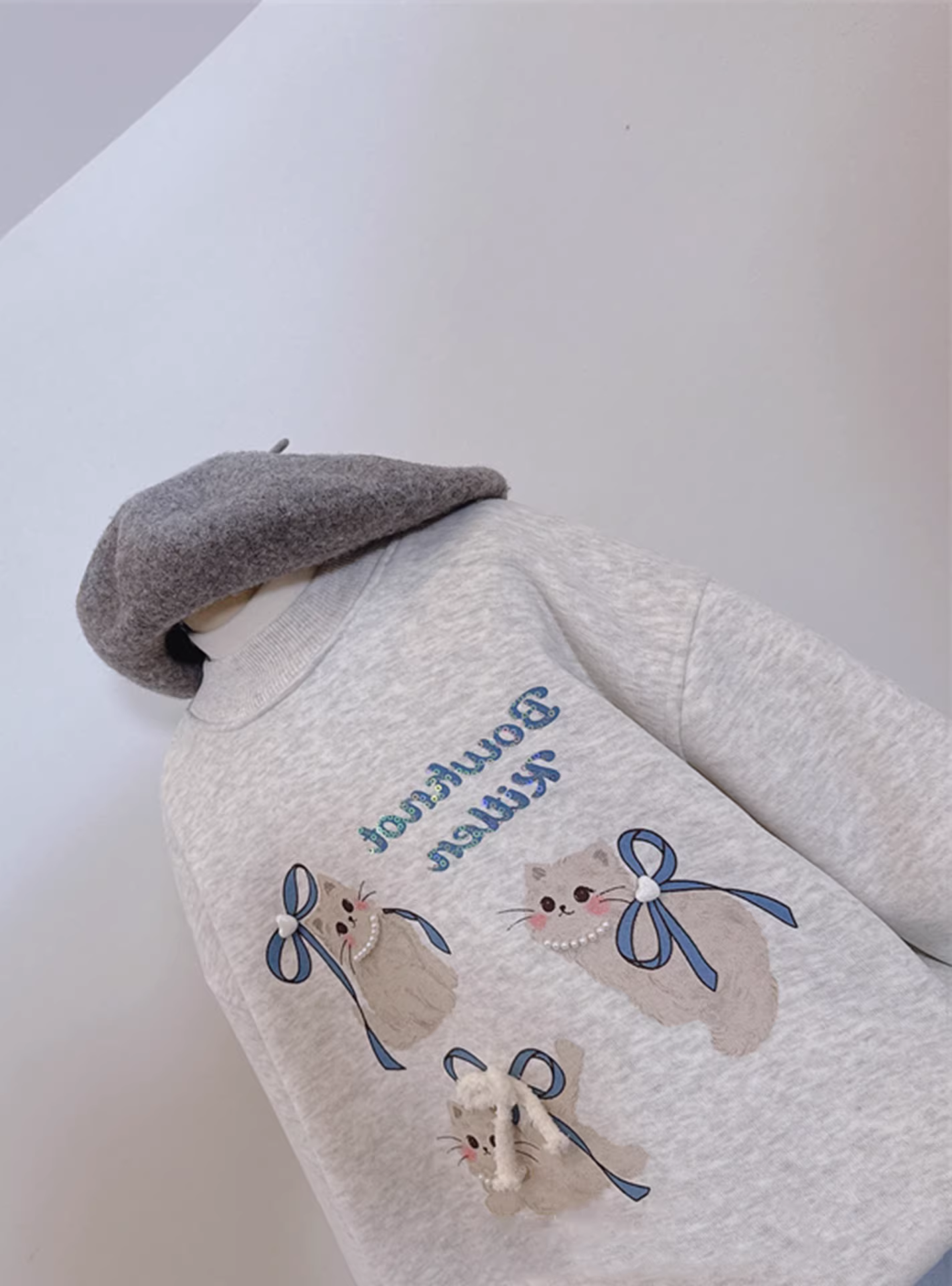 Áo nỉ lót lông cừu dành cho bé gái, áo sơ mi rộng rãi dày dặn, lớp bên trong dài tay đa năng, xu hướng quần áo trẻ em dễ thương mùa thu đông.