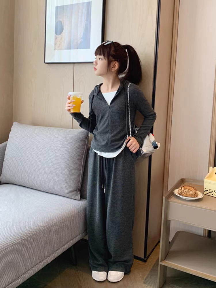 Bộ đồ thể thao thường ngày cho bé gái Thu 2025, quần áo trẻ em mới, áo hoodie quần ống thẳng, bộ hai mảnh, trang phục mẹ và bé