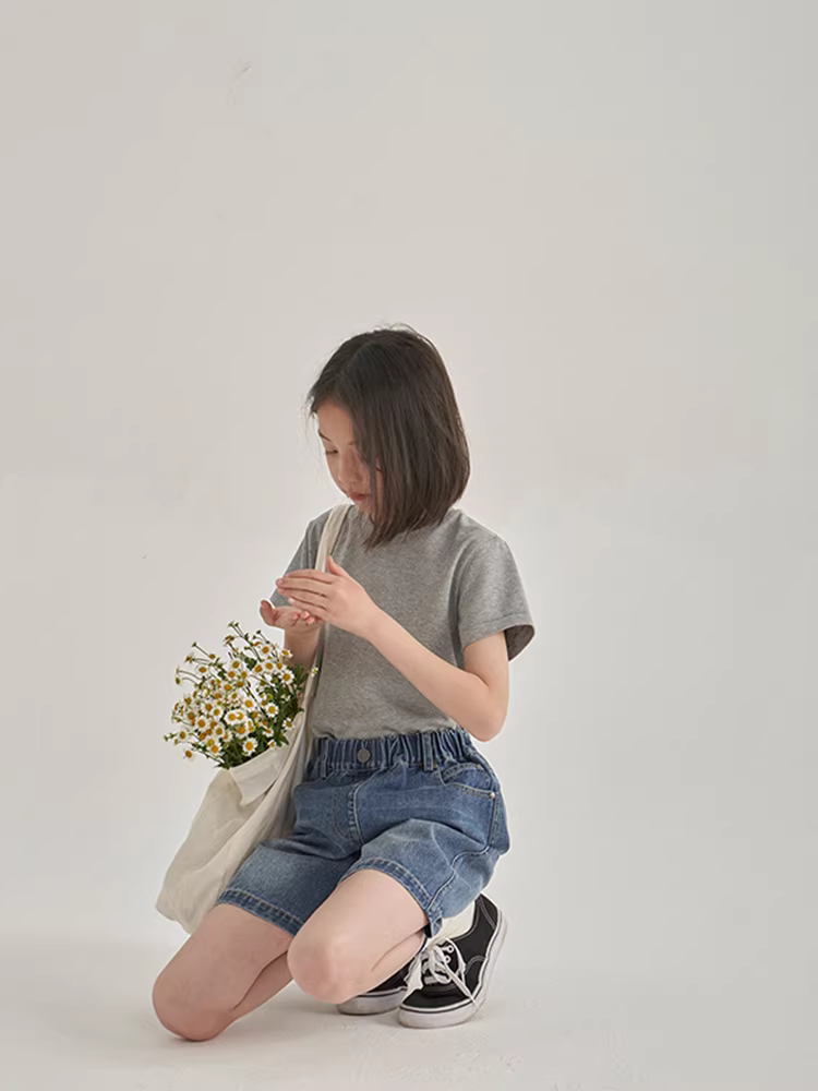 Quần short denim cotton nguyên chất mùa hè 2025 dành cho bé gái, kiểu dáng mẹ và bé, quần ống rộng đa năng, dài đến đầu gối, phong cách thường ngày