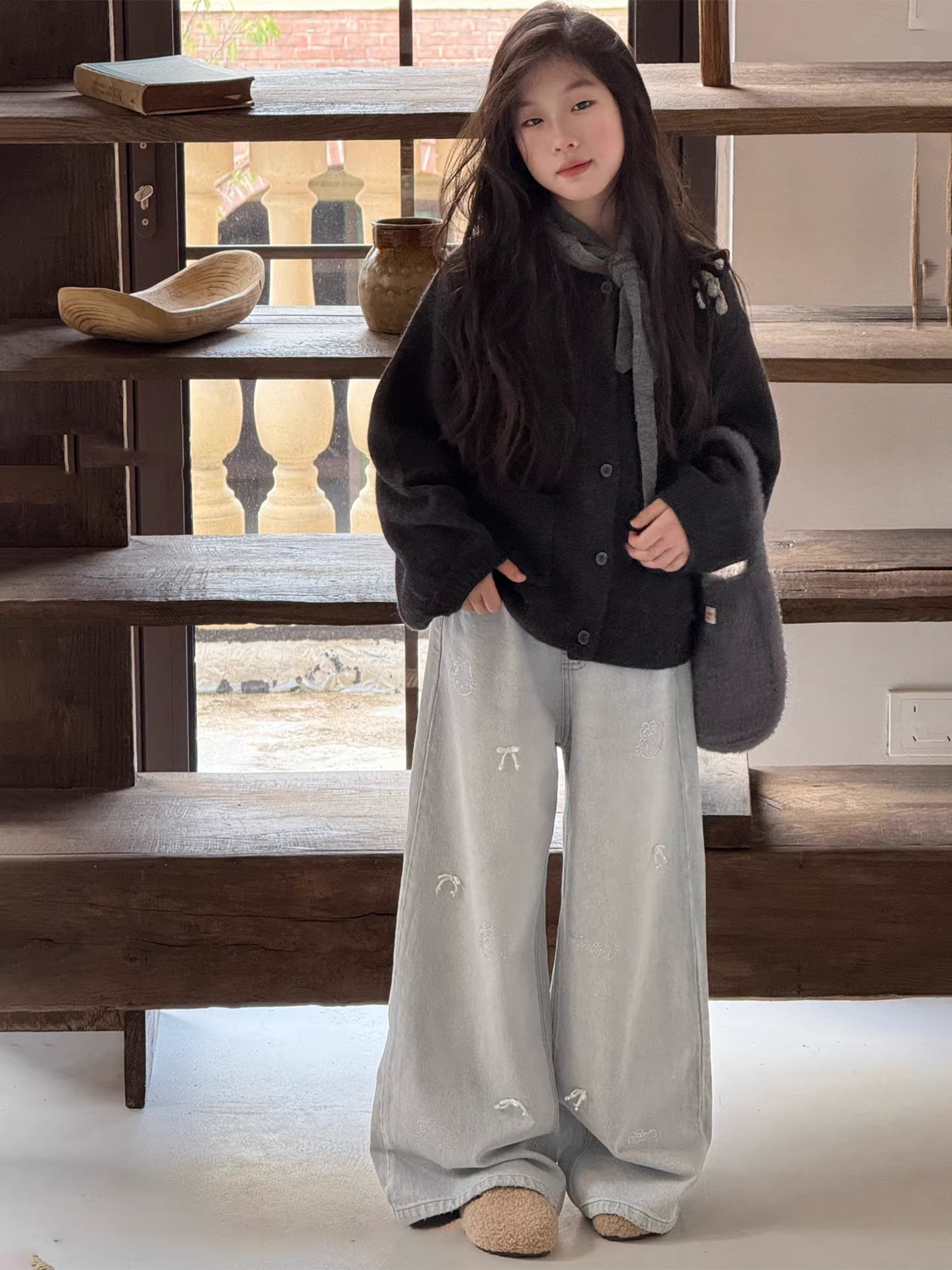 Quần jean nơ mèo KT đính đá cho bé gái, quần ống rộng dáng thẳng mới mùa thu cho trẻ em, đa năng cho bé gái lớn tuổi.