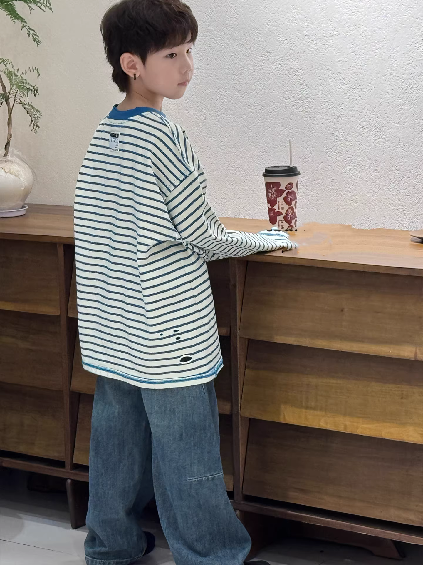 Áo thun trẻ em cổ tròn sọc dài tay kiểu mới 2025, áo thun bé trai mùa thu, áo thun bé gái rộng rãi, thoải mái