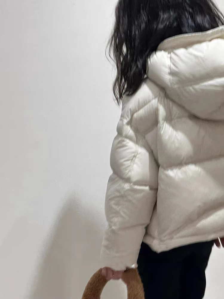 Áo khoác ngắn màu trắng phong cách Hàn Quốc dành cho nữ mùa đông kiểu mới có mũ trùm đầu dày dặn ấm áp dành cho các cô gái lớn tuổi