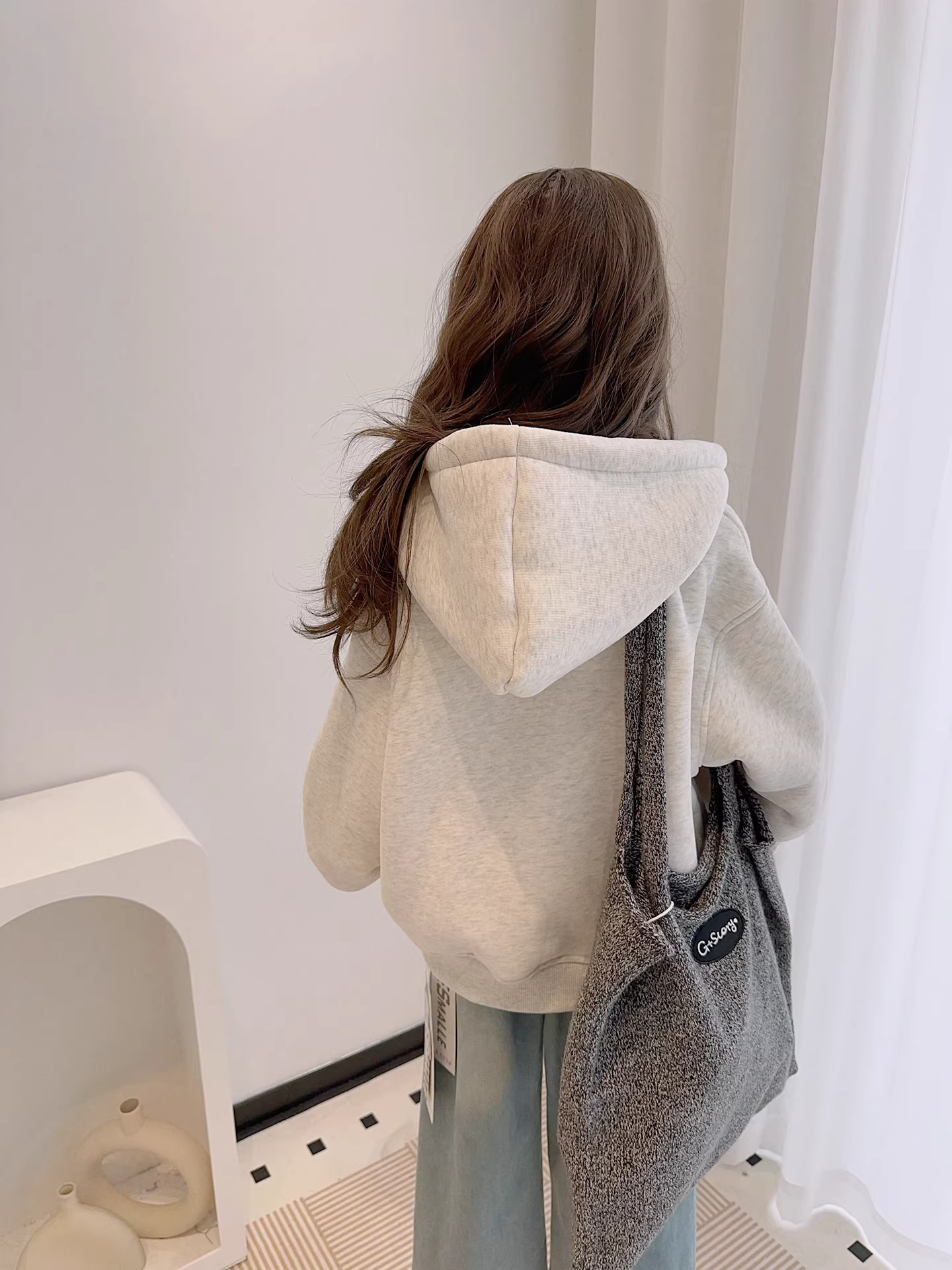 Áo khoác có mũ trùm đầu lót lông cừu mùa thu đông dành cho bé trai và bé gái, áo len có khóa kéo thêu hình chú chó con, lót lông cừu và dày dặn, kiểu dáng giản dị và rộng rãi.