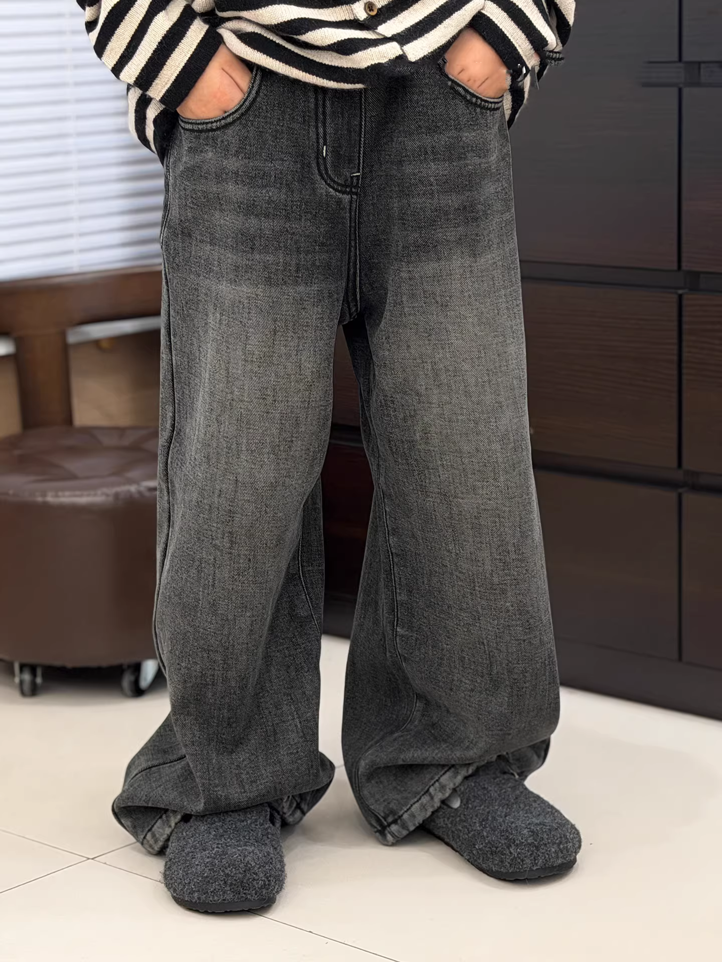 Quần jean lót lông mùa thu đông màu đen cho bé trai, quần ống đứng dày dặn đa năng và sành điệu cho bé gái, quần đẹp và ấm áp.