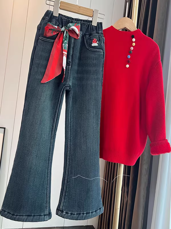 Quần ống loe dáng ôm phong cách Hàn Quốc mùa đông 2025 dành cho trẻ lớn, chất liệu lót lông cừu dày dặn và quần jean hơi loe dày dặn.