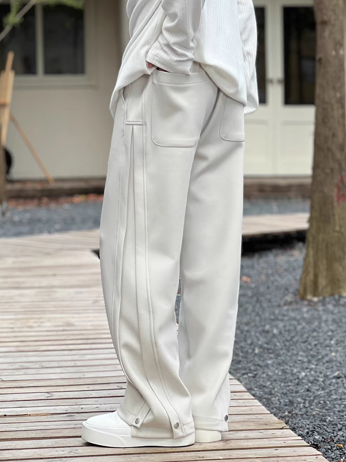 Quần âu nam số 22 mang lại cảm giác cao cấp, quần ống đứng đa năng, kiểu dáng thiết kế độc đáo.