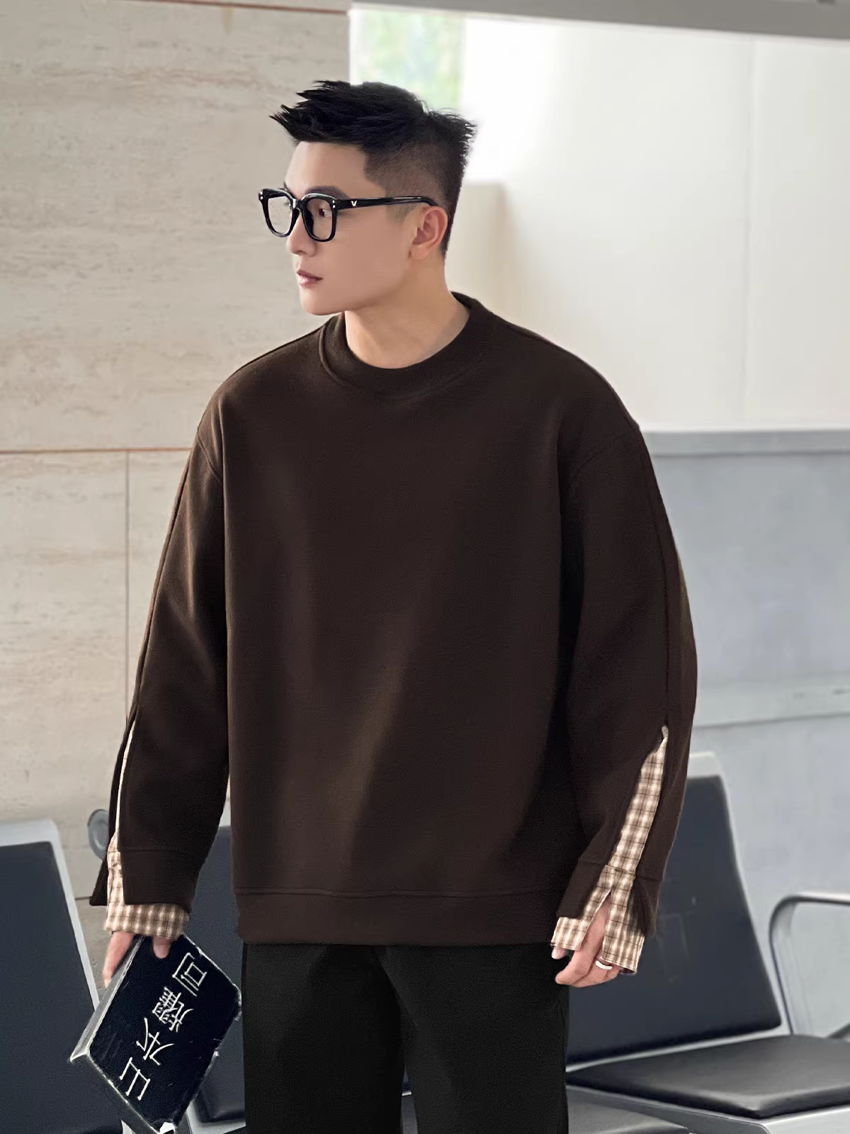 Trang phục số 22: Áo len dài tay giả hai mảnh cổ tròn, lót lông cừu mùa đông, dày dặn, có tác dụng giữ ấm da.