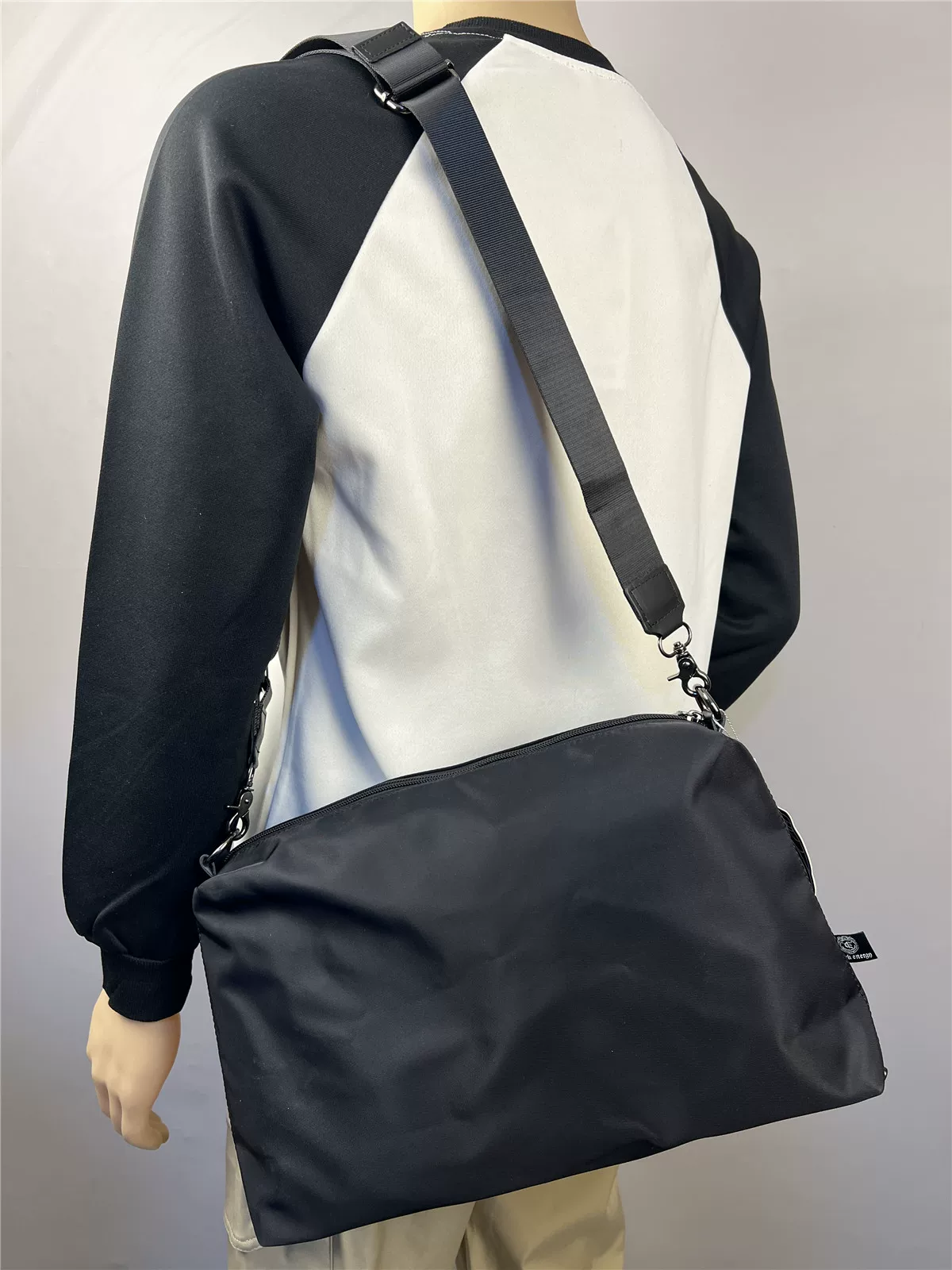 Túi đeo chéo nam bằng nylon 2025, túi đeo vai, phong cách thường ngày, màu đen, thể thao, balo đi làm, dung tích lớn, nhẹ, túi du lịch